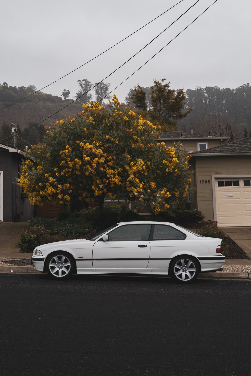 323i