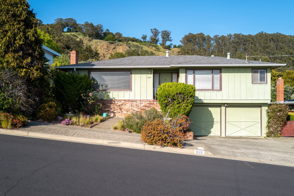 Sloped Teal House at&nbsp;Sunset